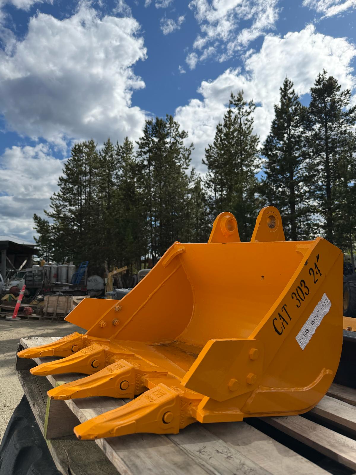 CAT 303 24" Mini Excavator Bucket