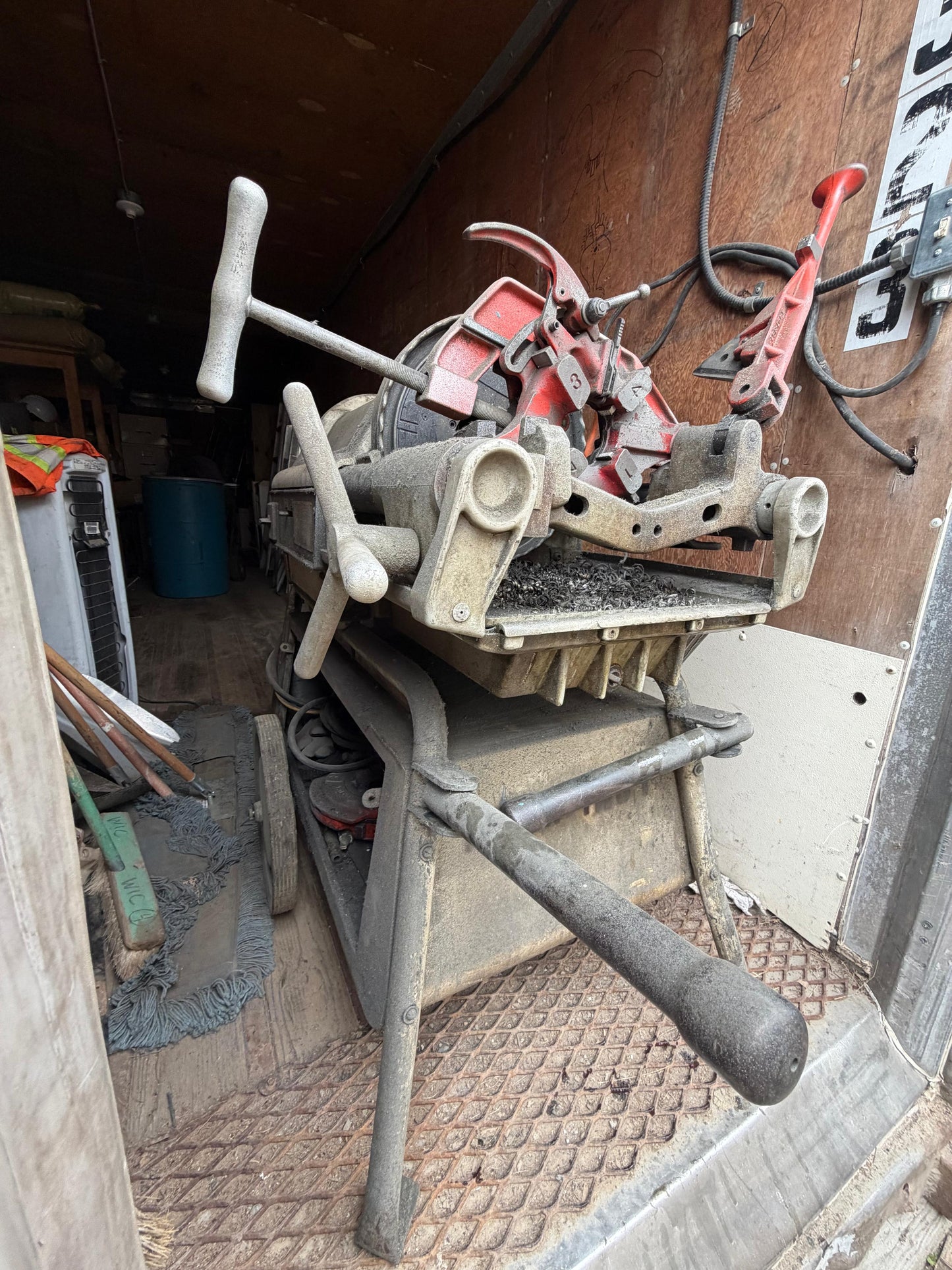 RIDGID THREADING MACHINE