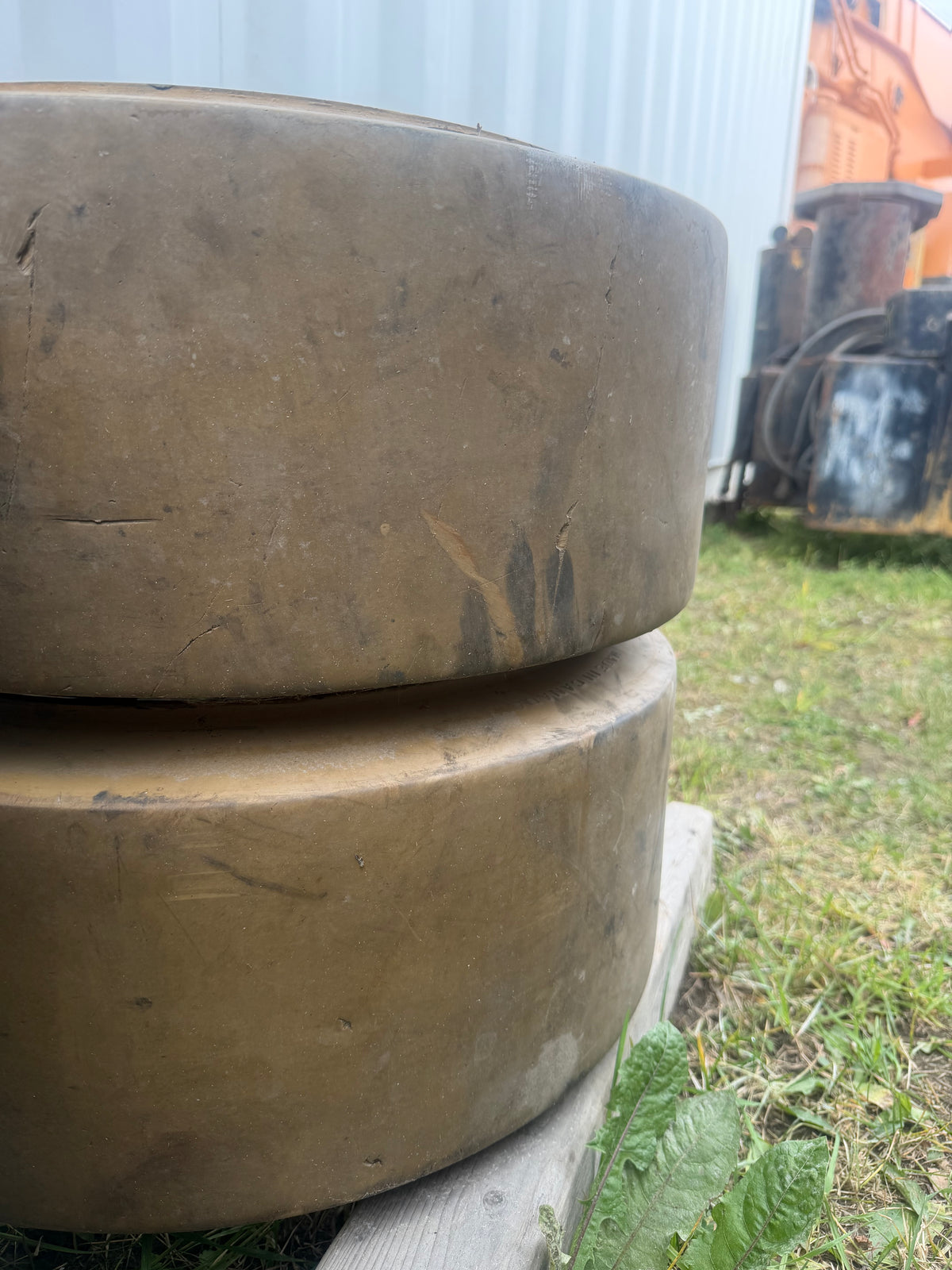 22x9x16 forklift cushion tires