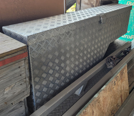 Aluminum Diamond Plate Side of Truck Box Tool Box