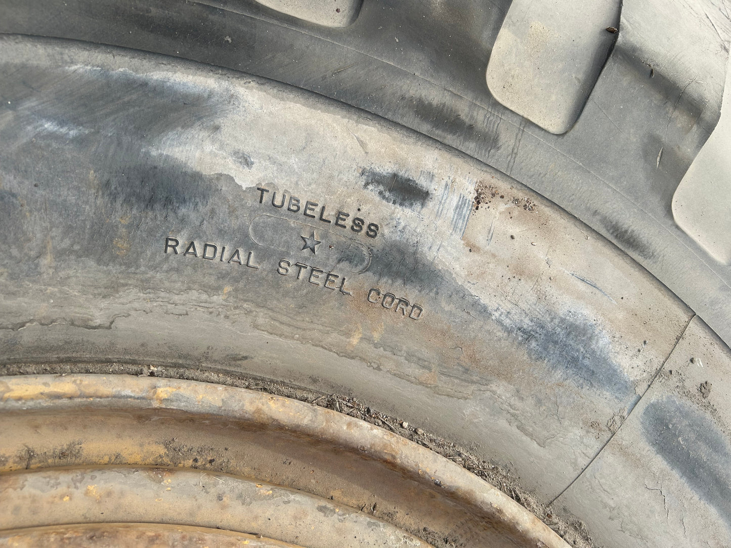 23.5 R25 Michelin Tire