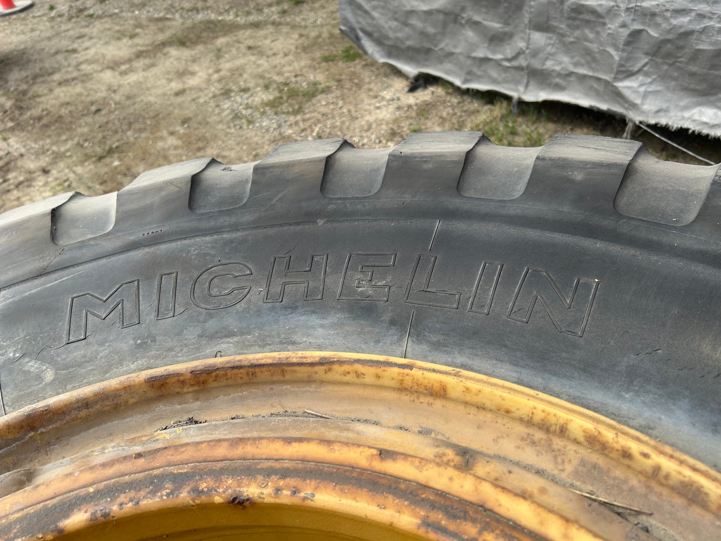23.5 R25 Michelin Tire