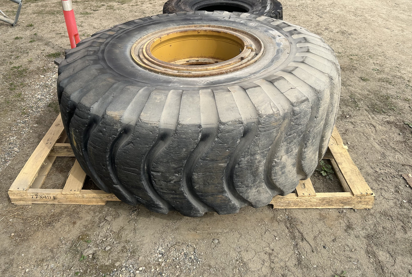 23.5 R25 Michelin Tire