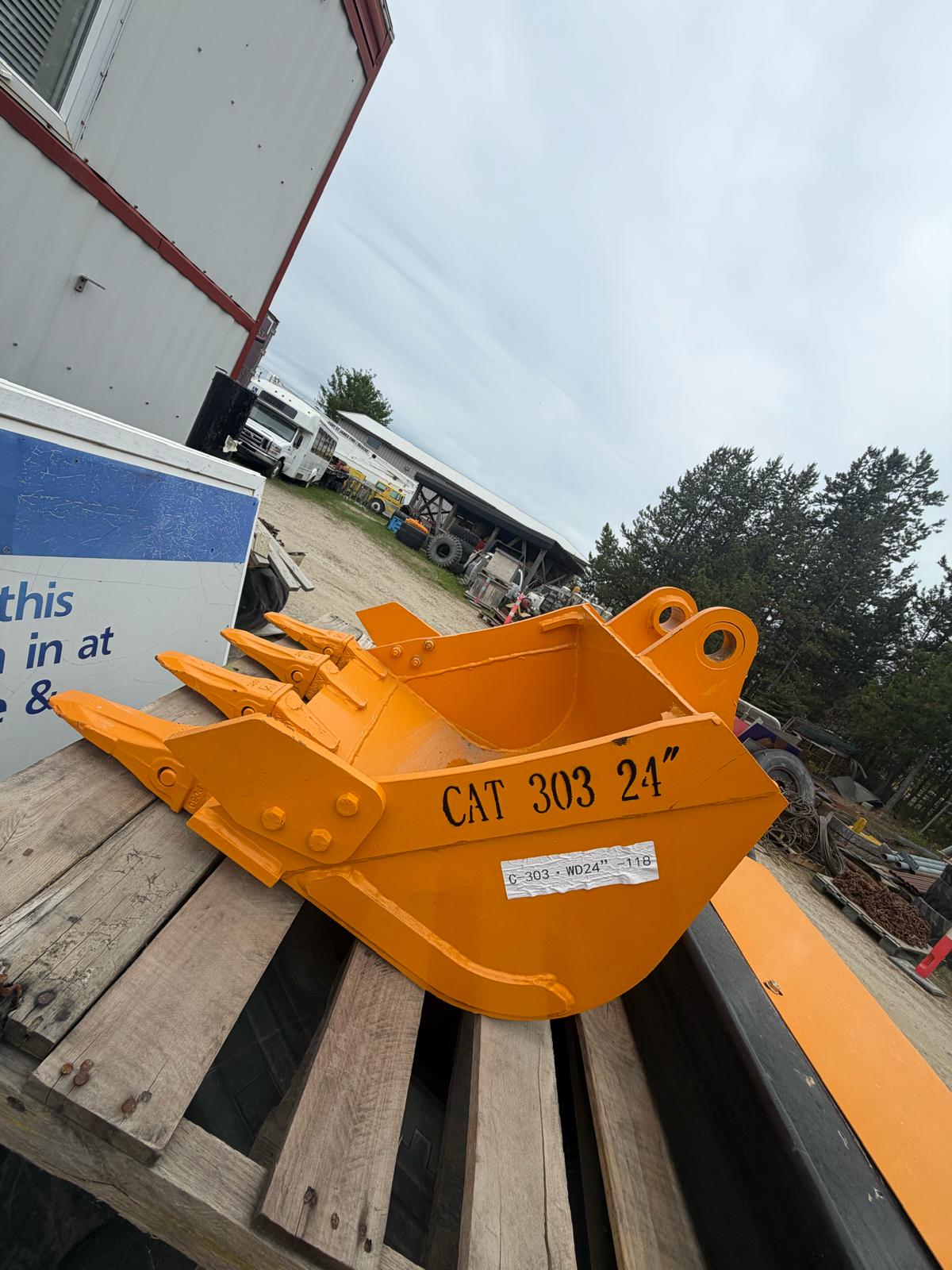 CAT 303 24" Mini Excavator Bucket