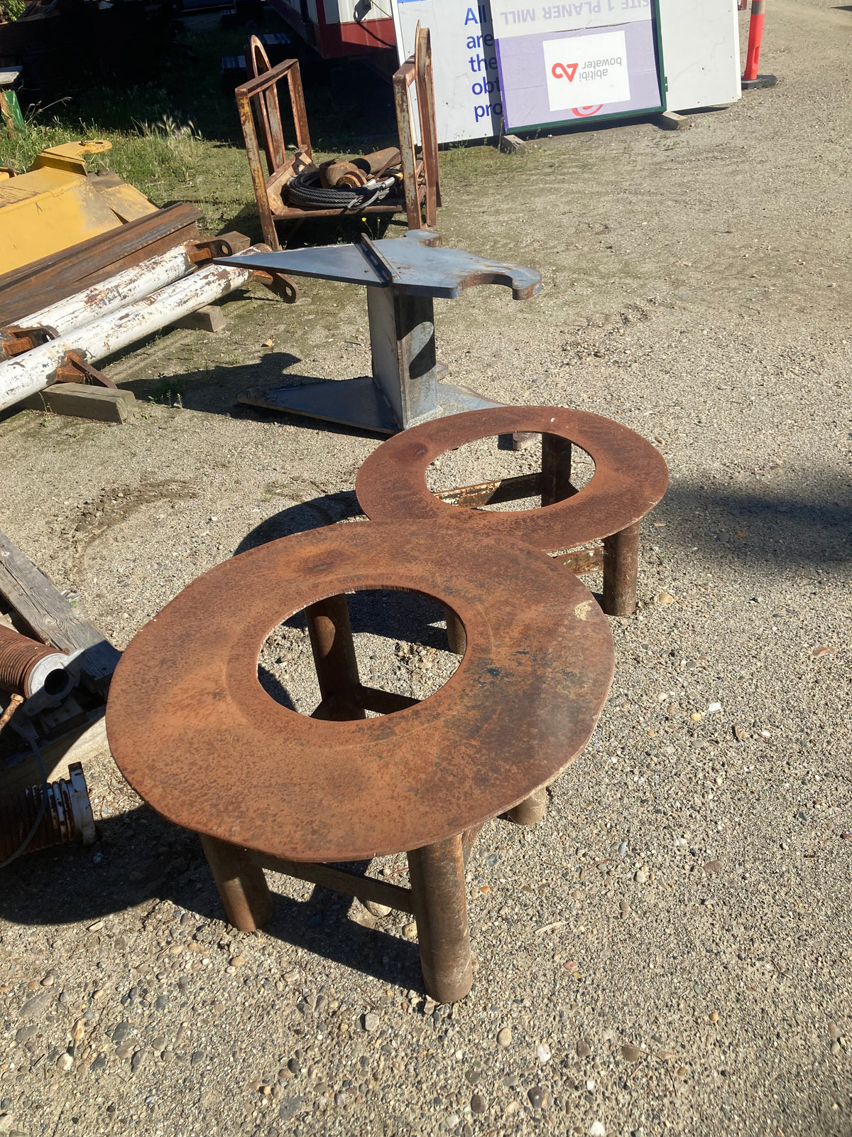 Metal Stands – BC Cranes