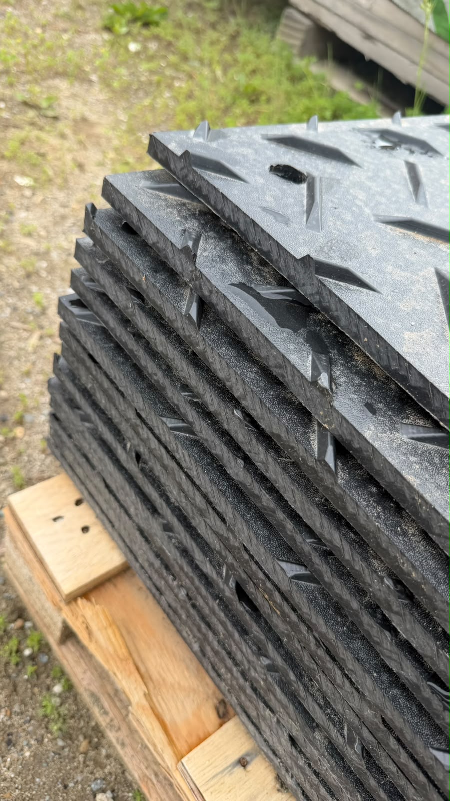 BLACK PLASTIC WORK MATS