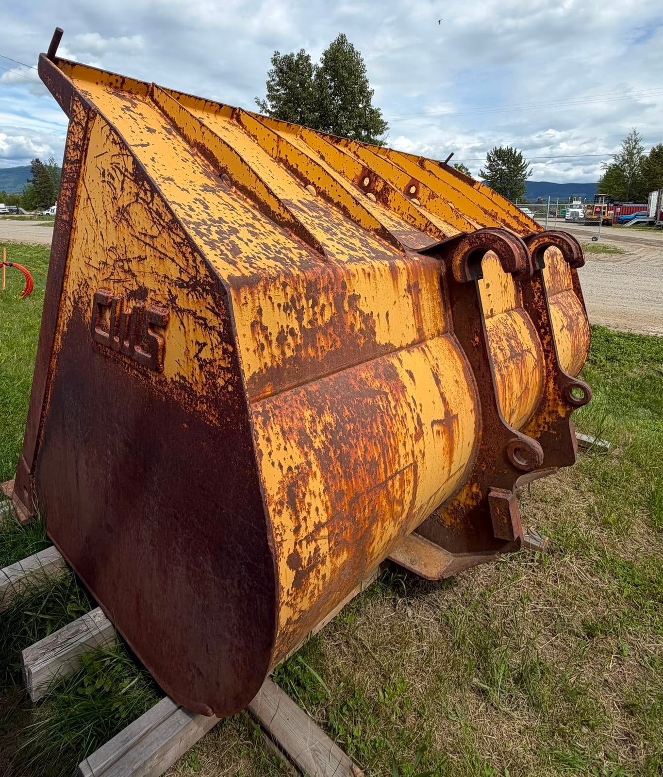 JOHN DEERE LOADER BUCKET