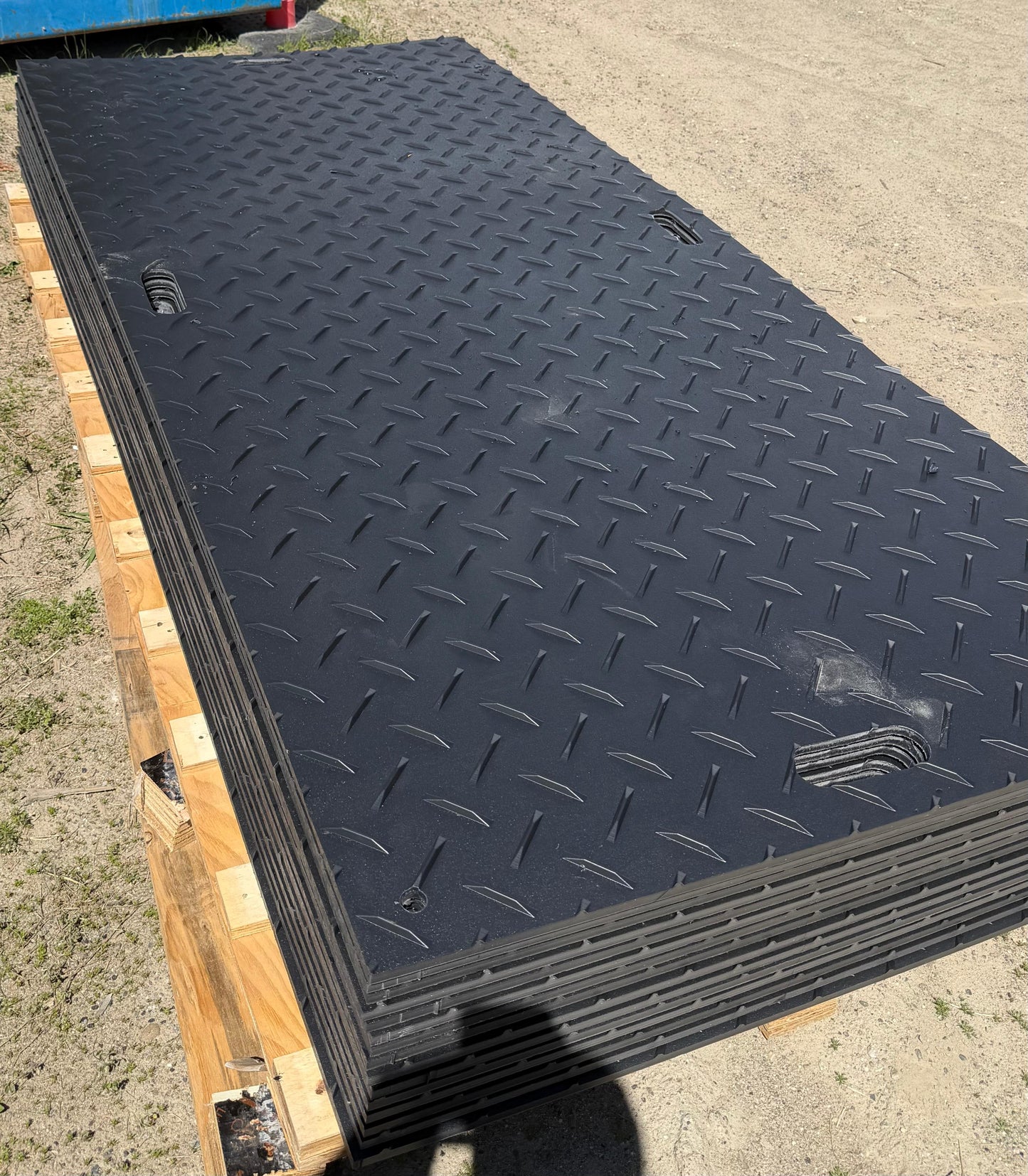 BLACK PLASTIC WORK MATS