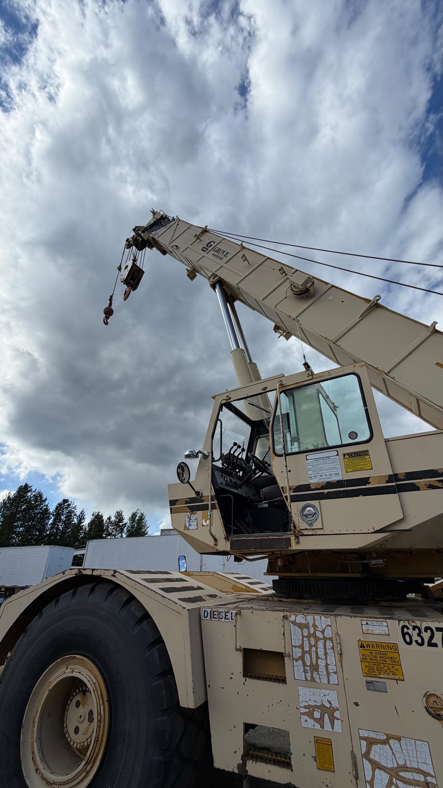 60 TON GROVE CRANE RT760