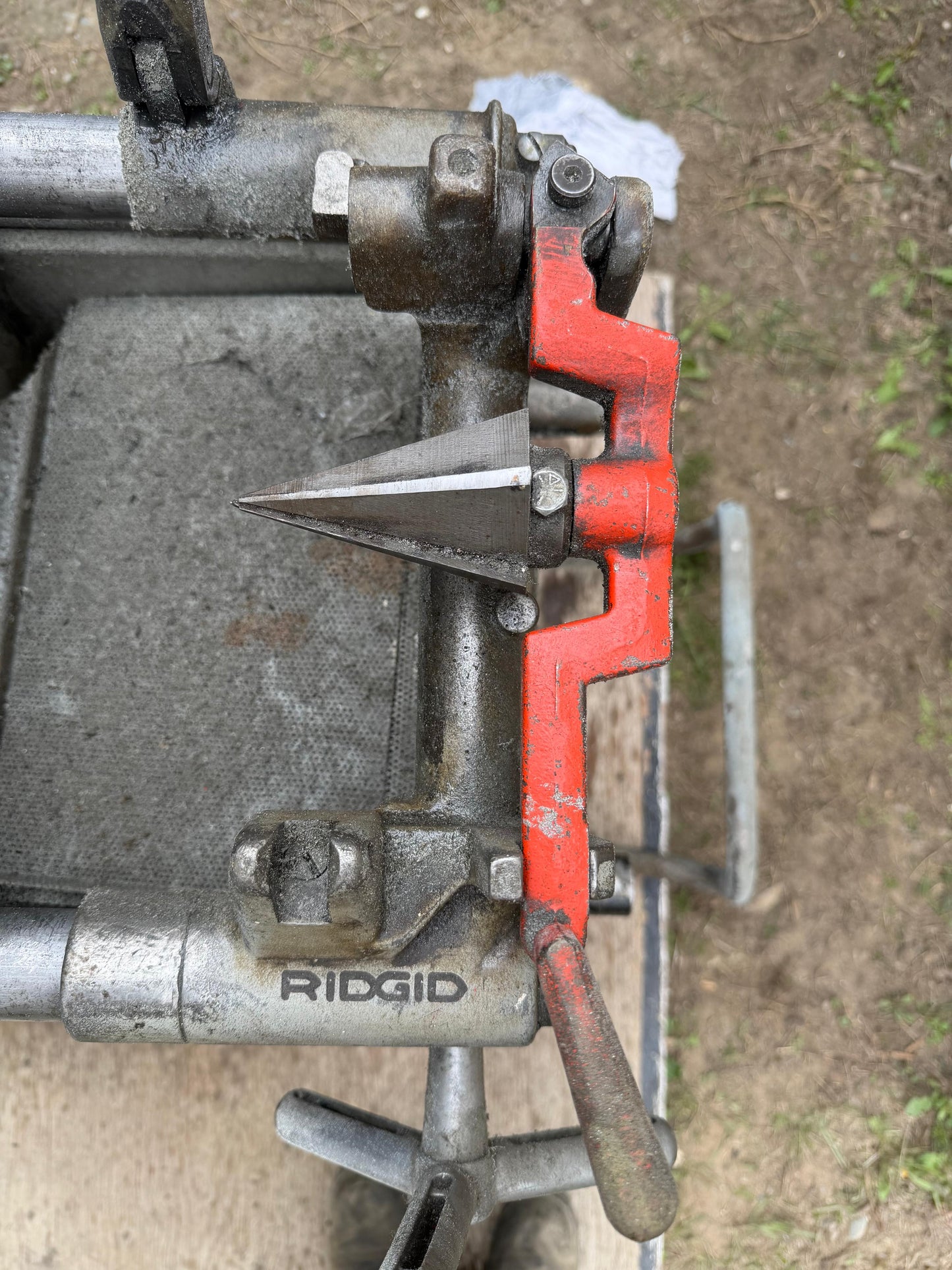 RIDGID PIPE THREADING MACHINE