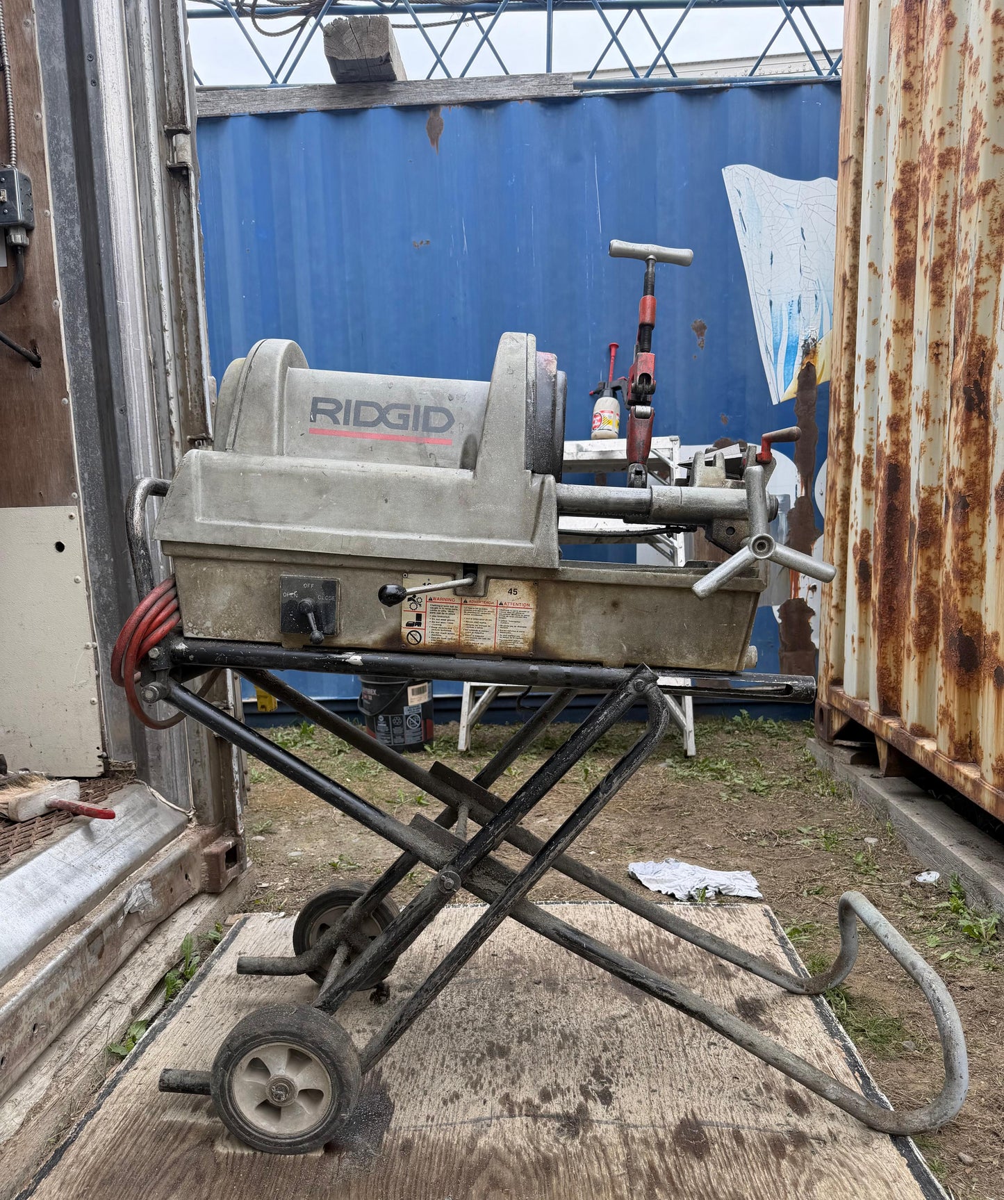 RIDGID PIPE THREADING MACHINE