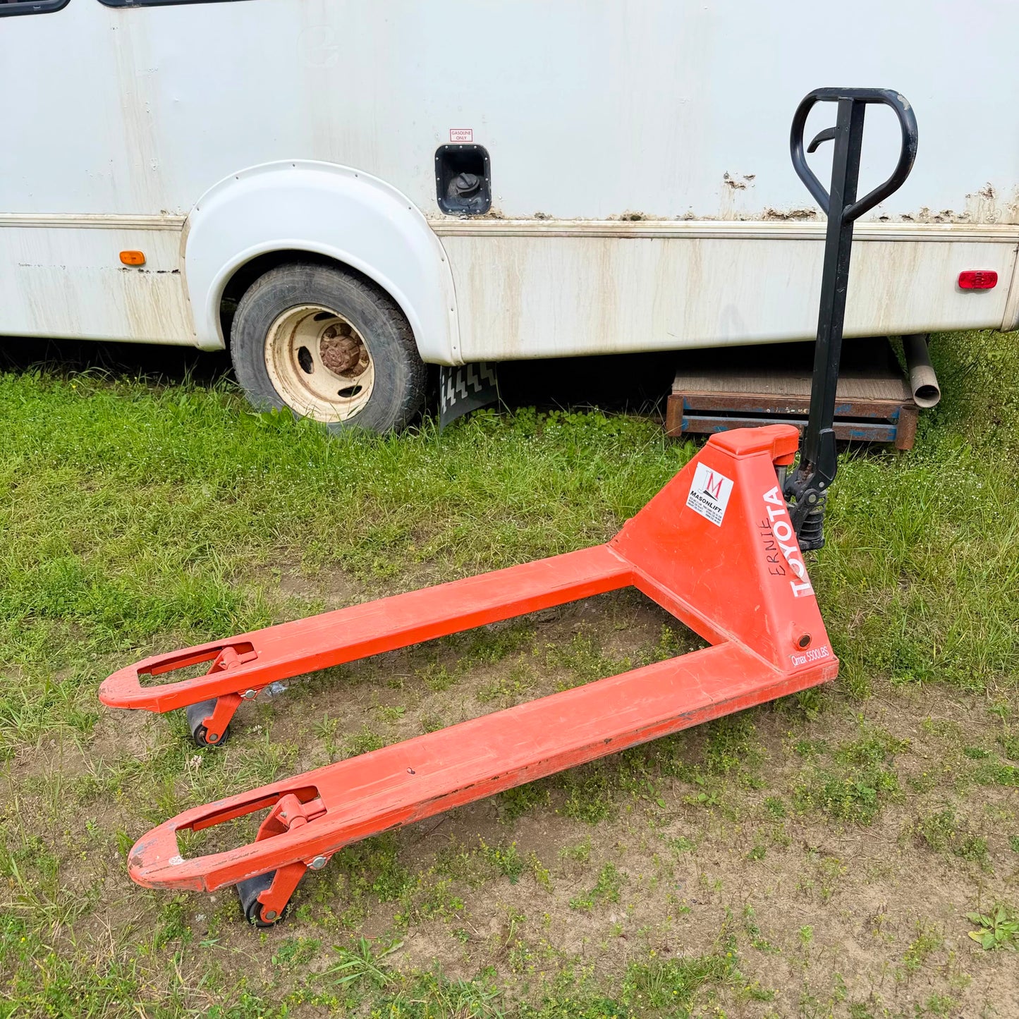 PALLET JACKS