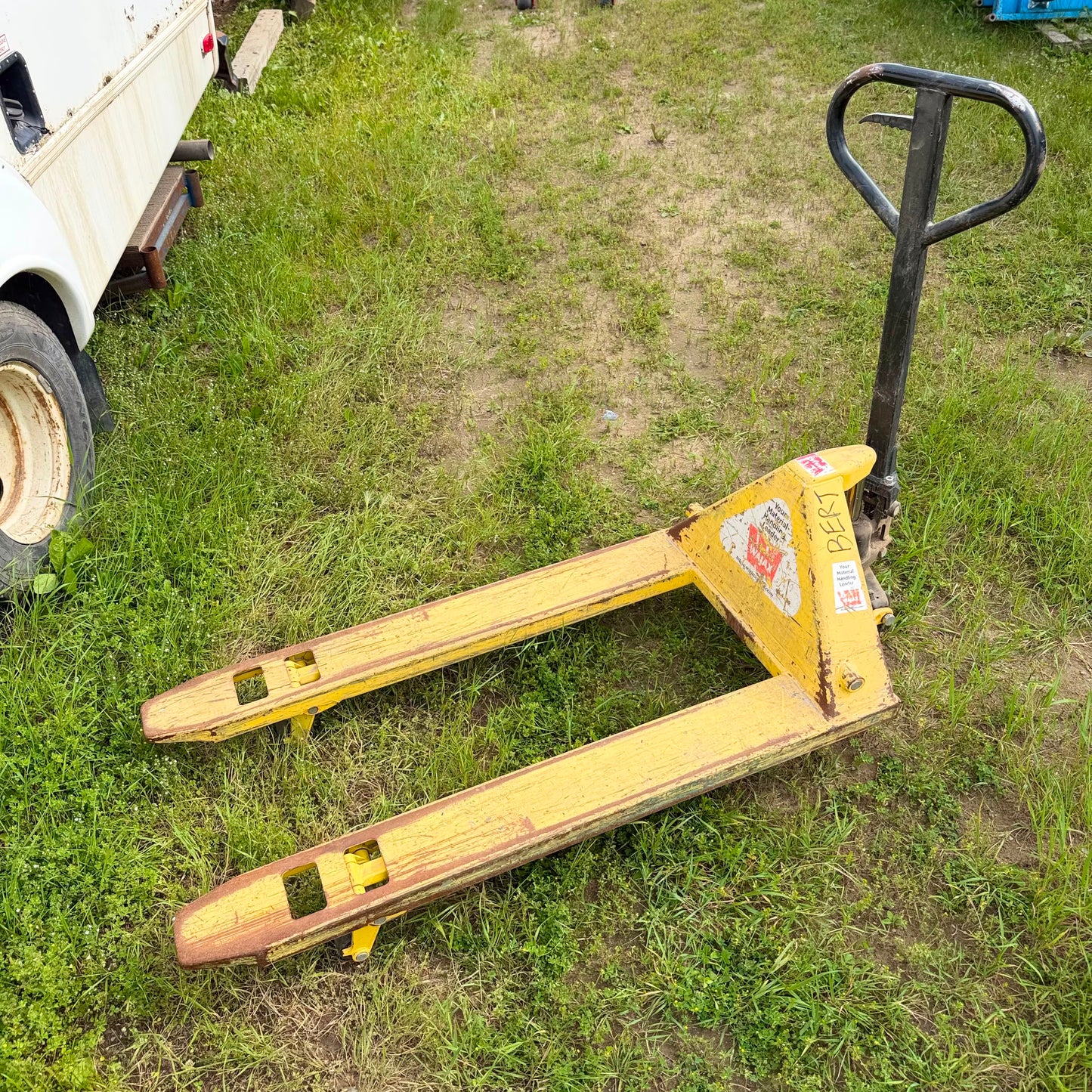 PALLET JACKS