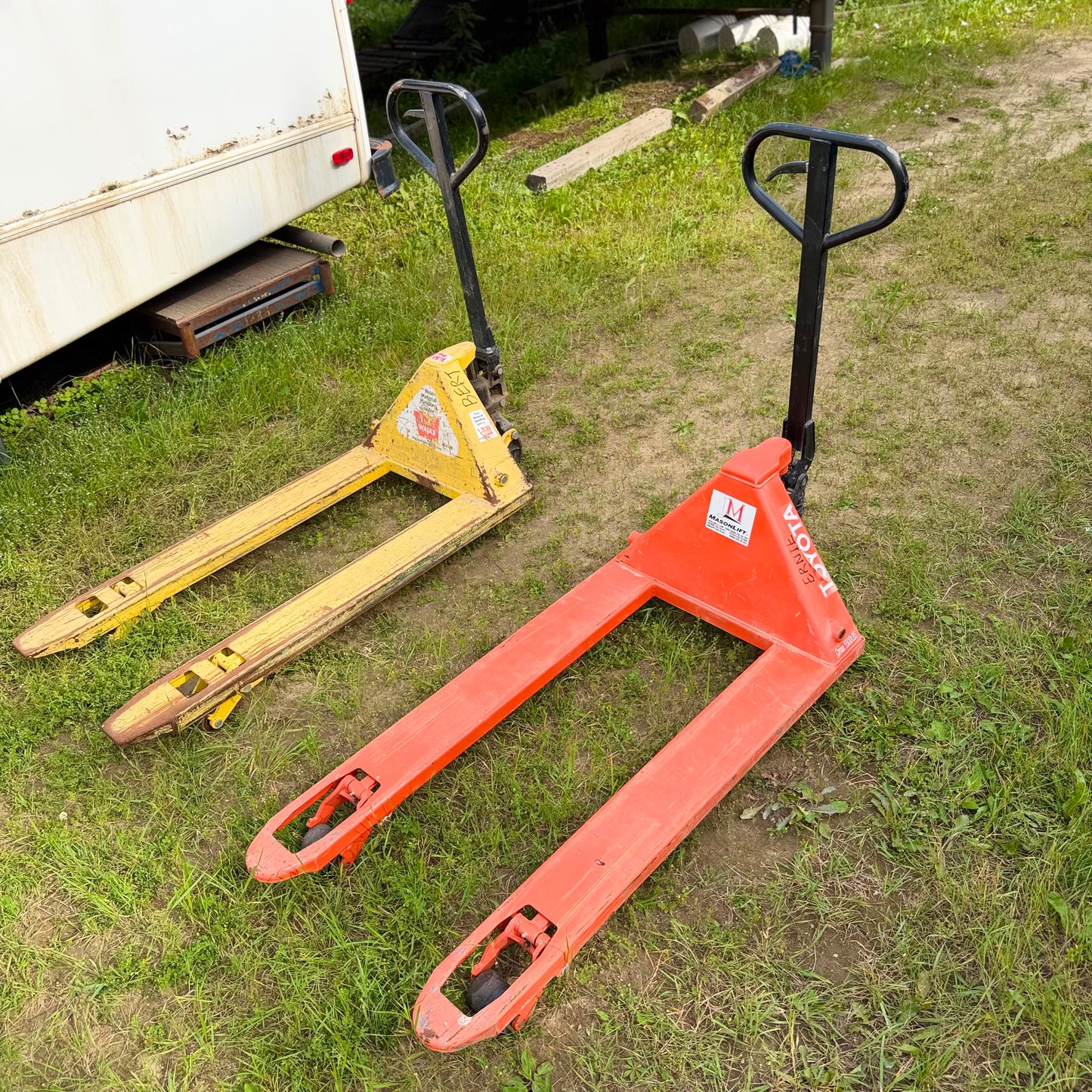 PALLET JACKS