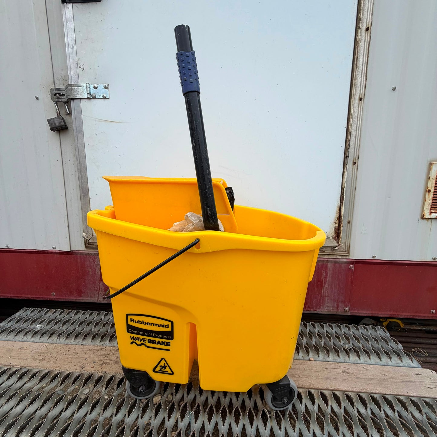 MOP BUCKET