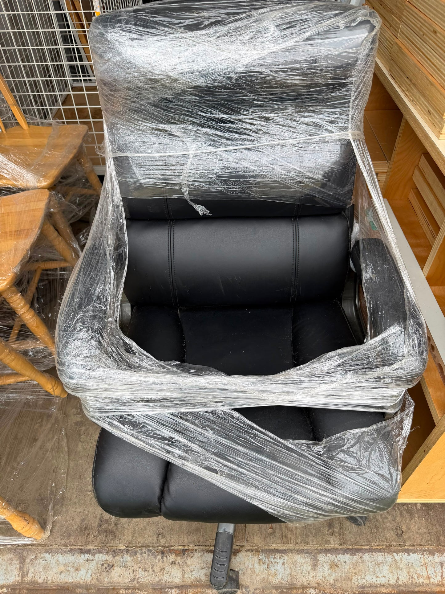 LEATHER CHAIR