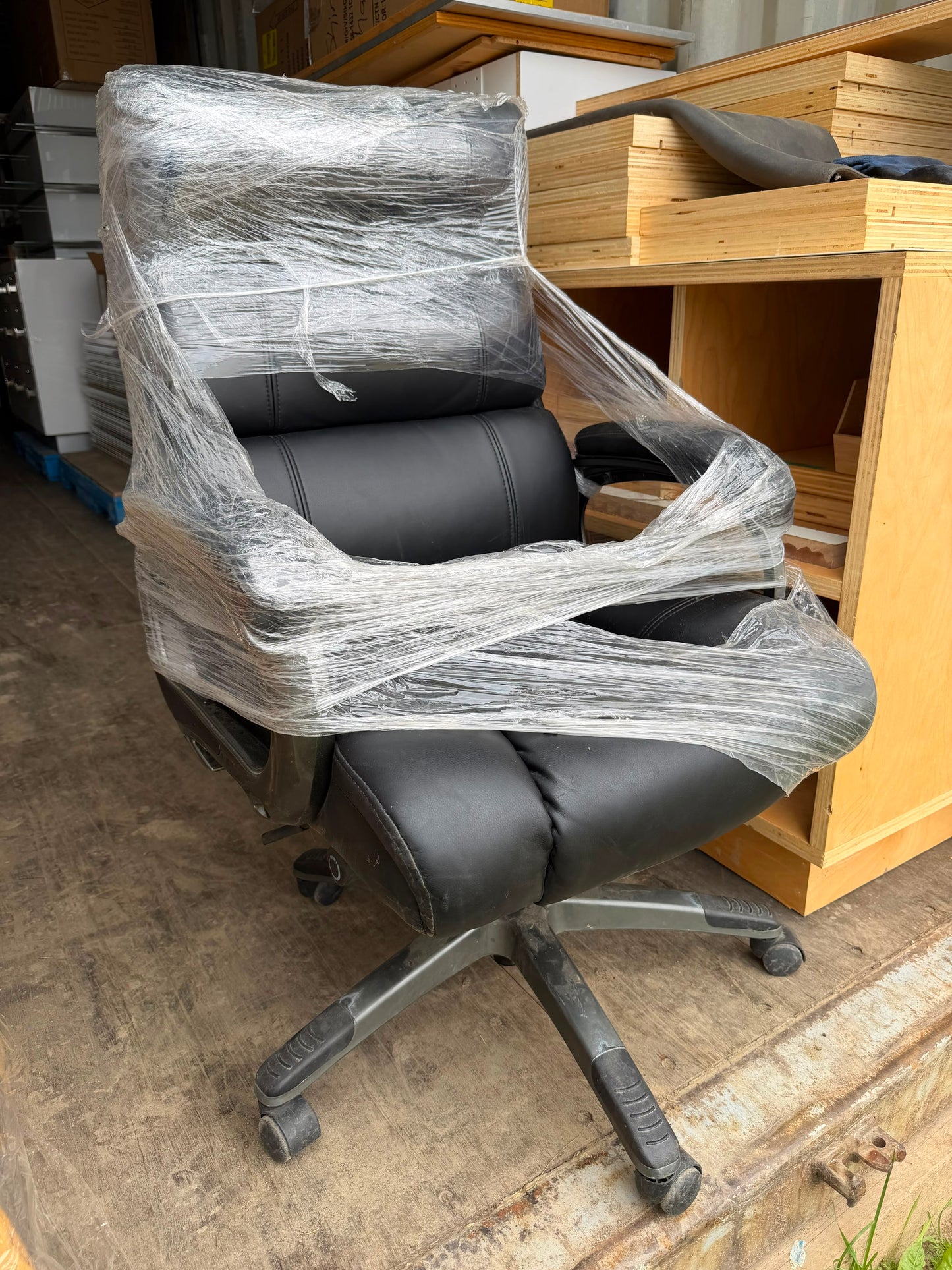 LEATHER CHAIR