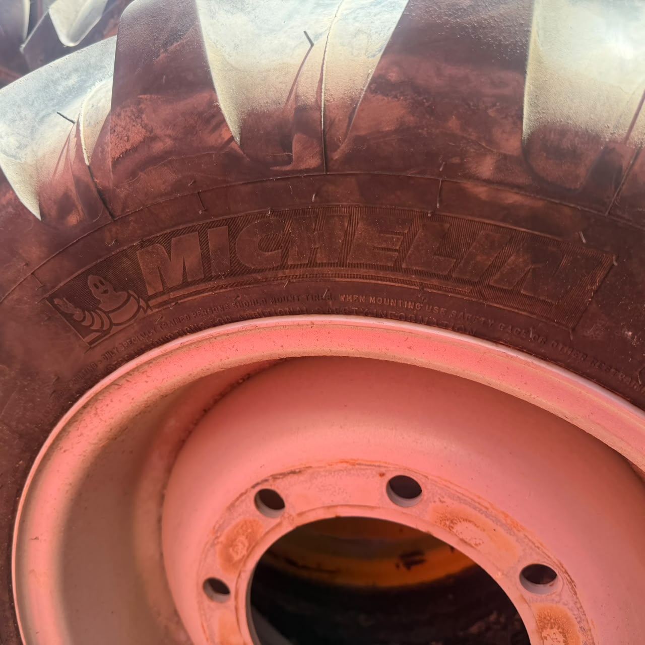 280/80R20 MICHELIN XMCL TIRE & RIM