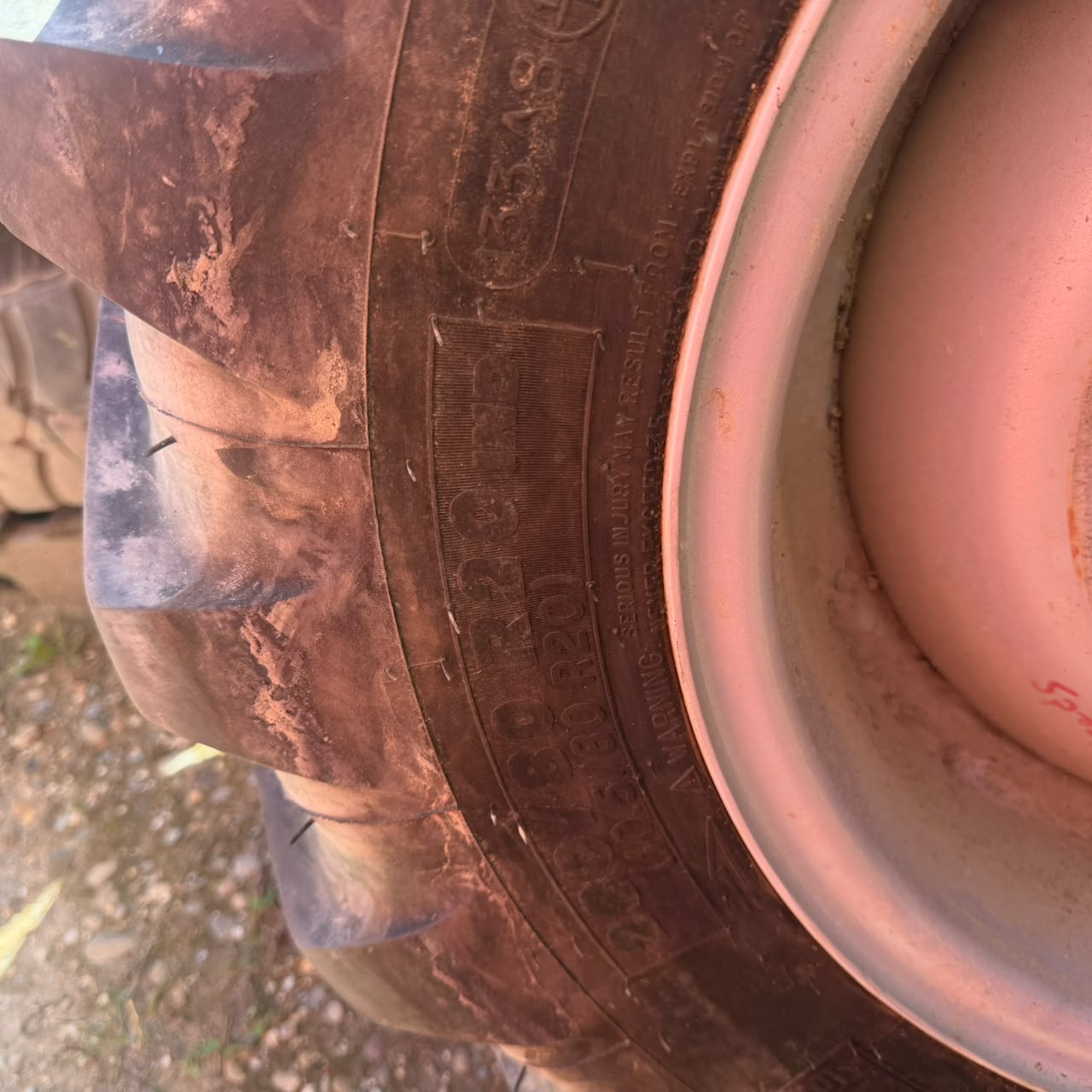 280/80R20 MICHELIN XMCL TIRE & RIM