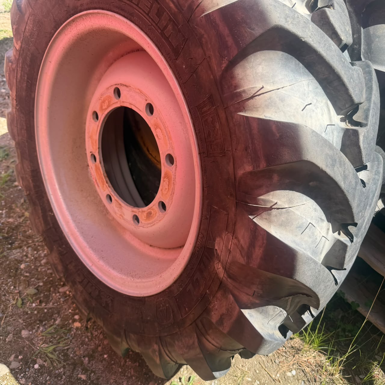 280/80R20 MICHELIN XMCL TIRE & RIM