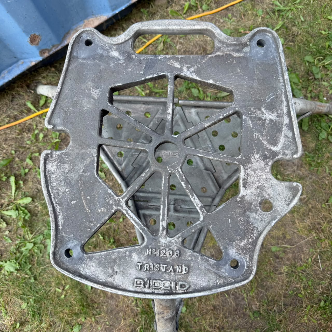RIDGID TRI STAND