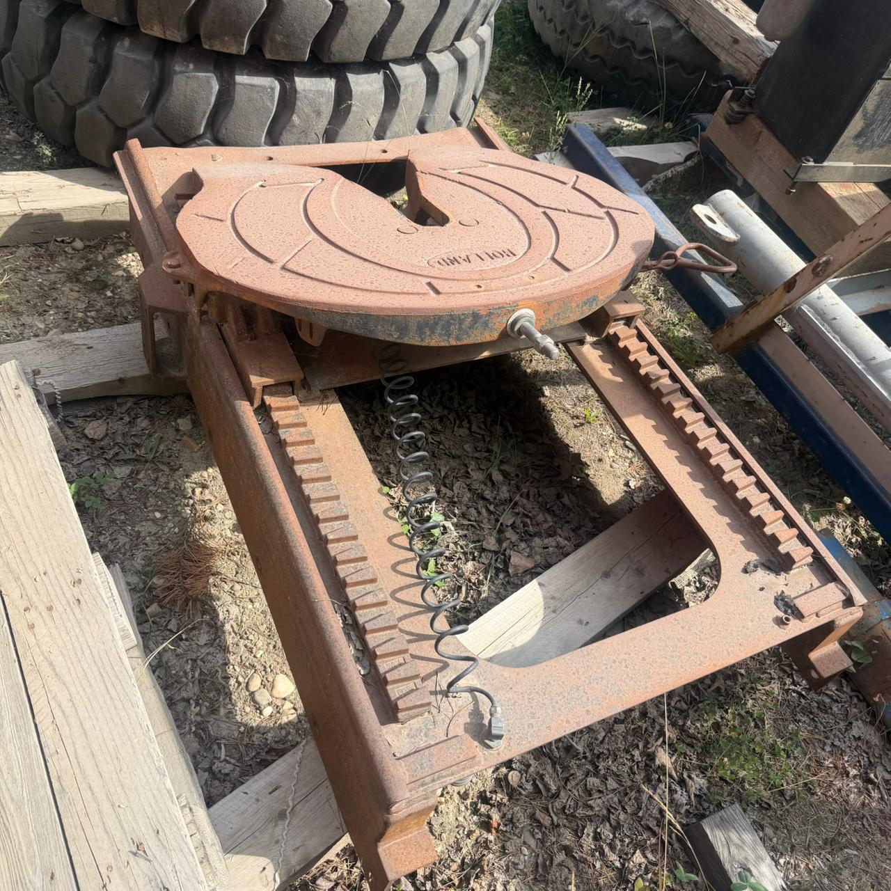 FIFTH WHEEL SLIDING HITCHES