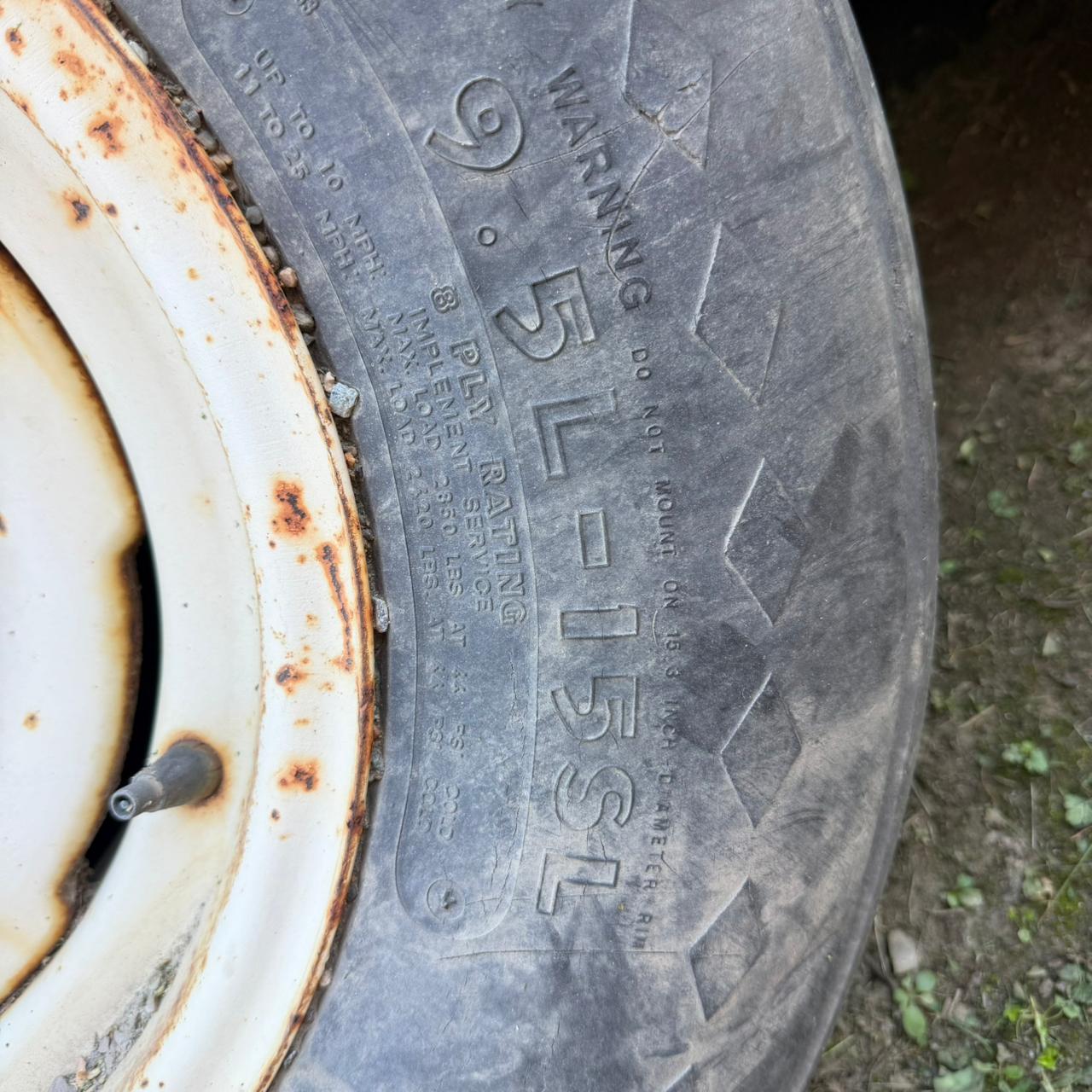 9.5L-15SL GOODYEAR TIRE &amp; RIM
