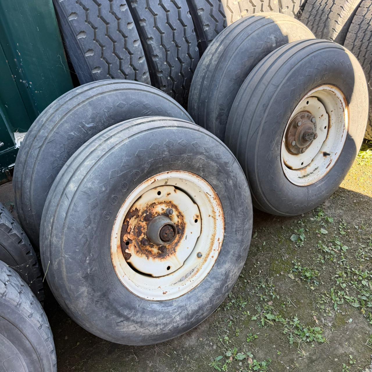 9.5L-15SL GOODYEAR TIRE &amp; RIM