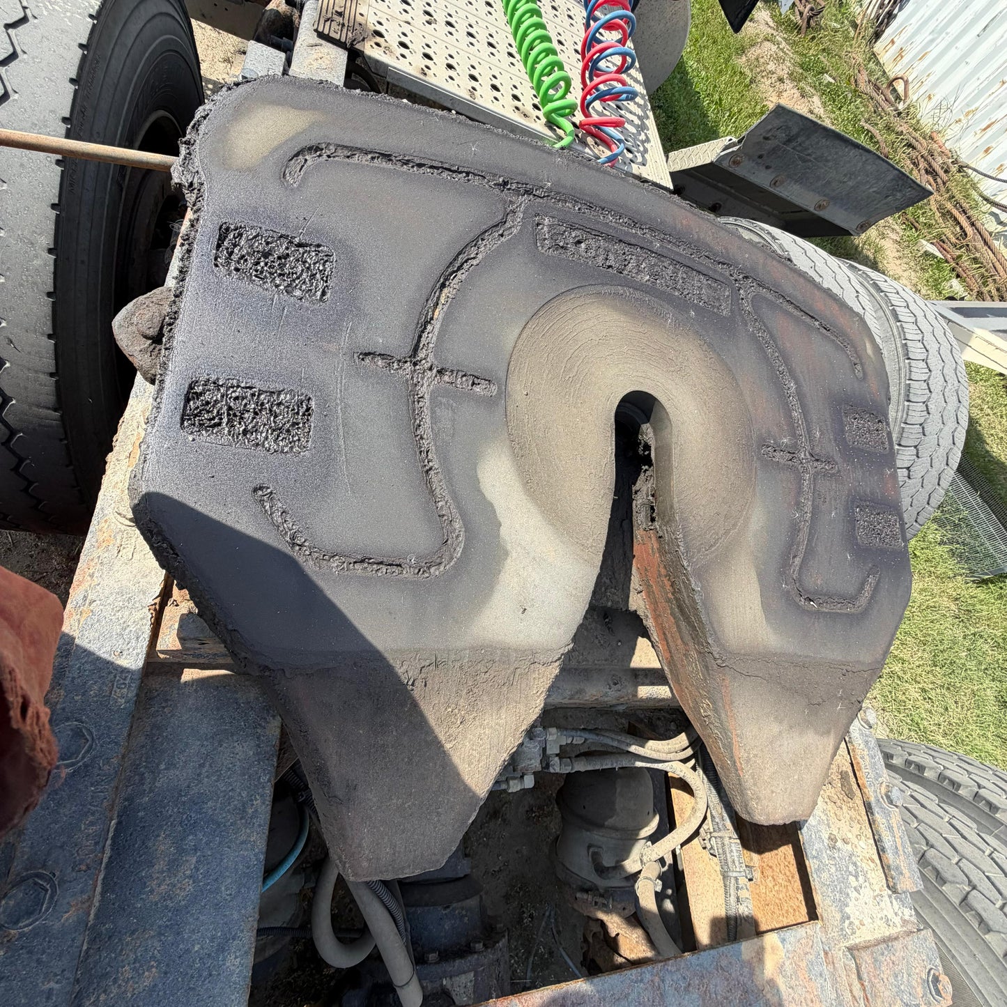 FIFTH WHEEL SLIDING HITCHES