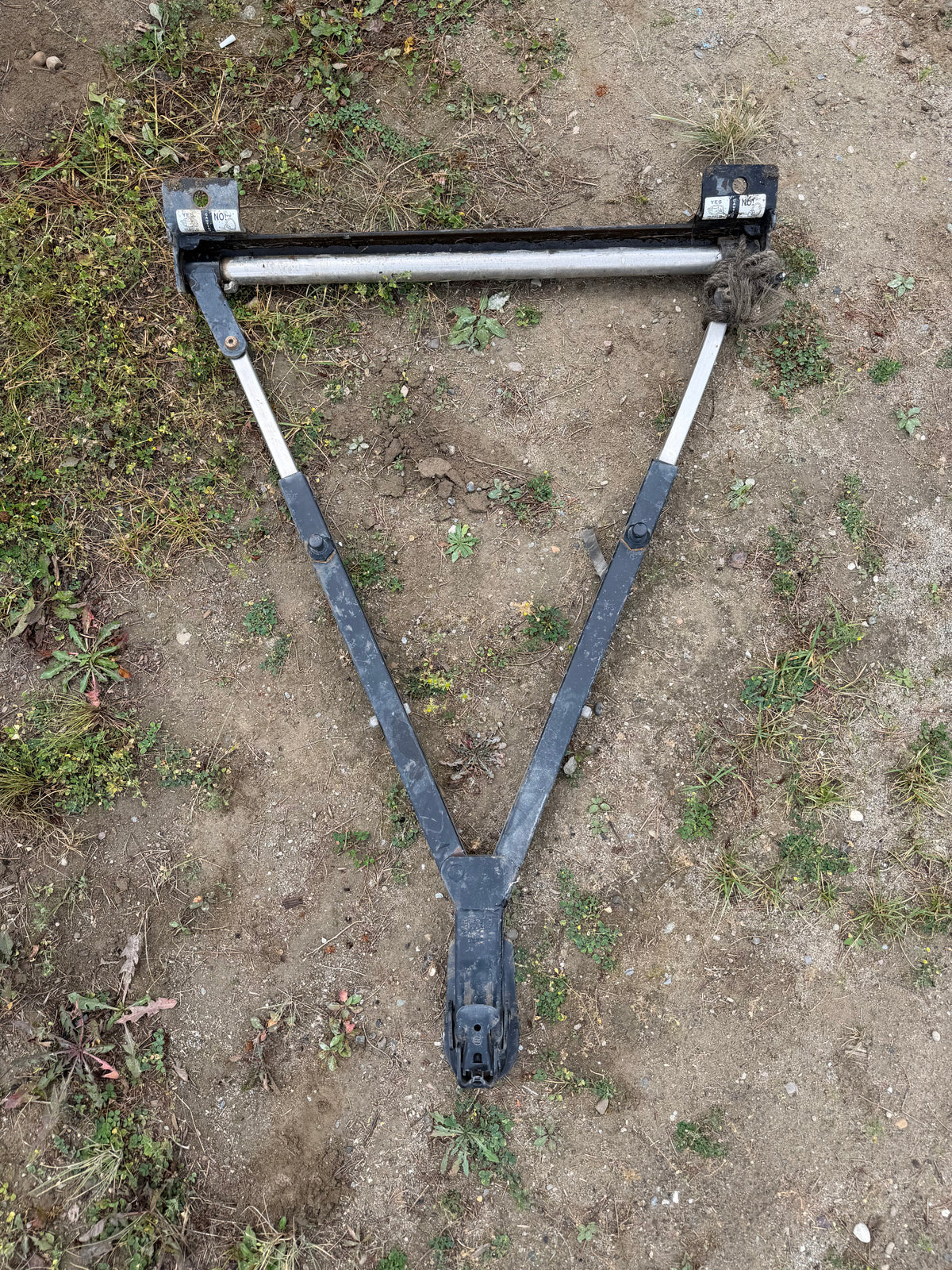 VEHICLE TOW HITCHES