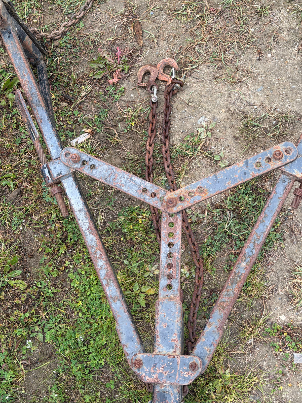 VEHICLE TOW HITCHES