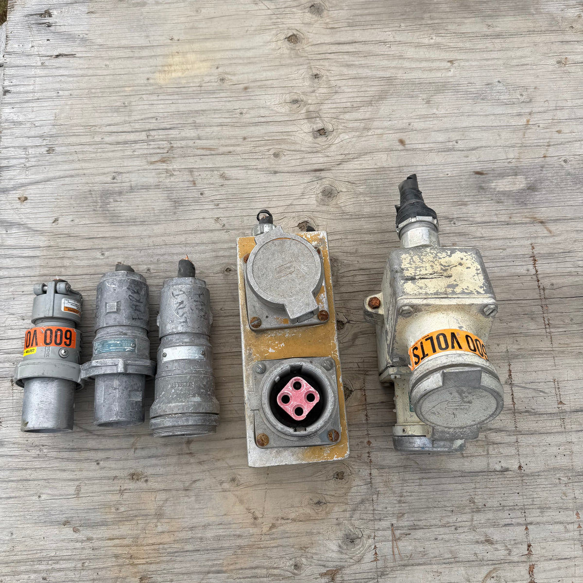 USED INDUSTRIAL  MAIN PLUGS