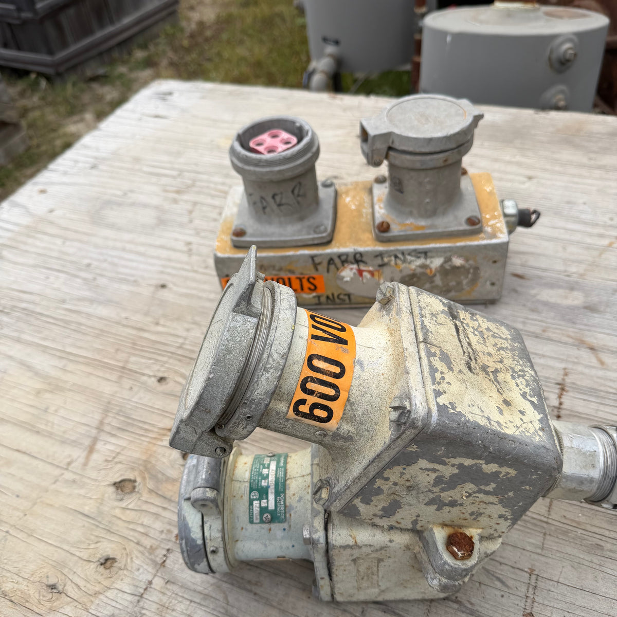 USED INDUSTRIAL  MAIN PLUGS