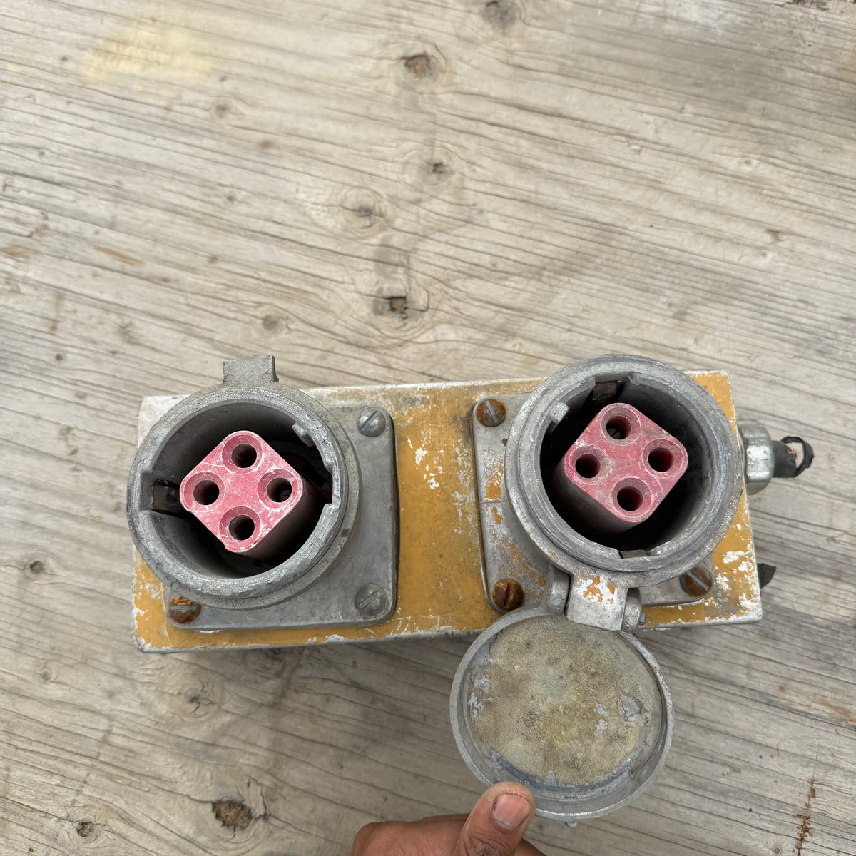 USED INDUSTRIAL  MAIN PLUGS