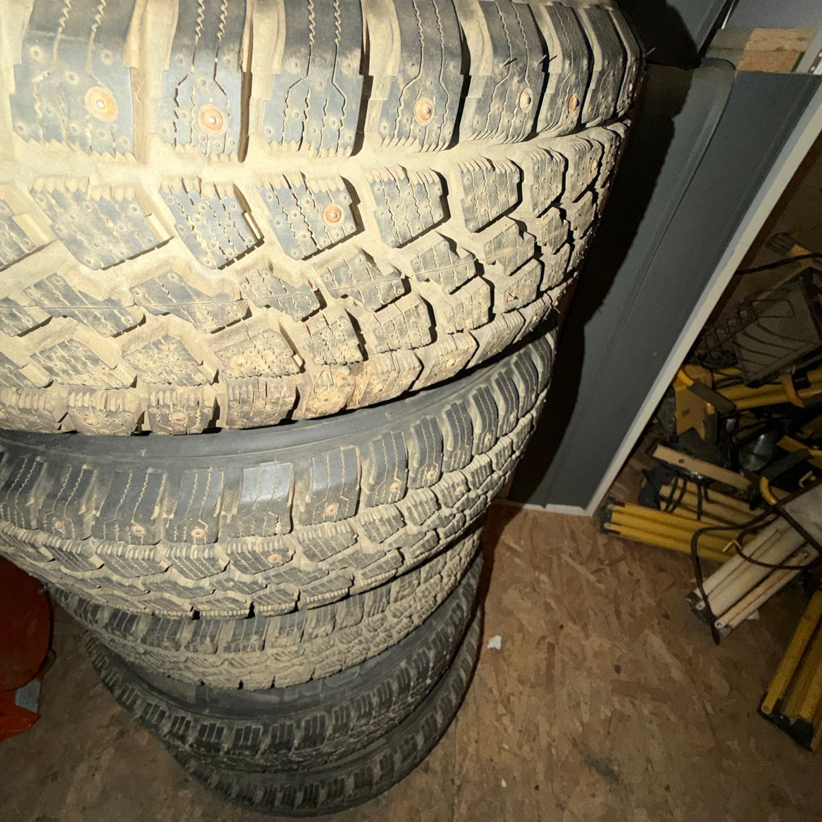 STUDDED WINTER TIRES WITH RIMS