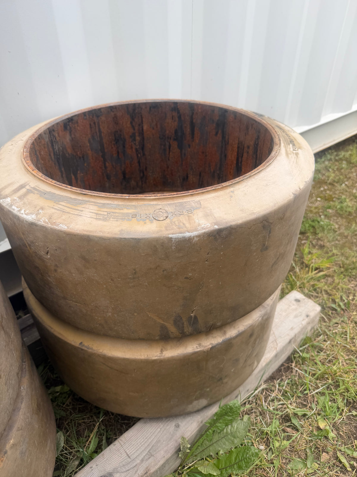 22x9x16 forklift cushion tires